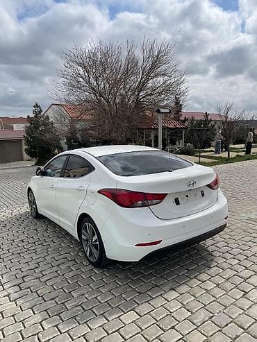 kia optima 2021: Hyundai Elantra: 1.8 l | 2014 il Sedan — 4