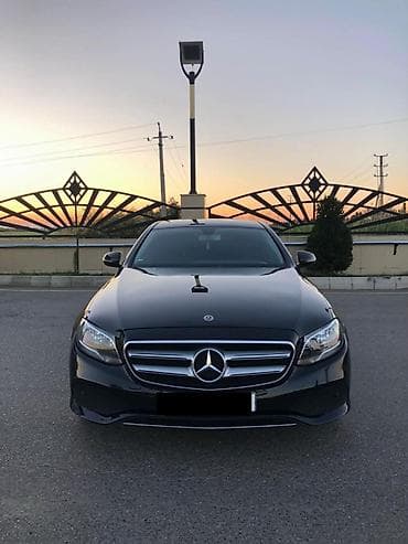 Mercedes-Benz E-Class: 2 l | 2017 il Sedan