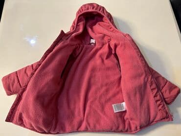 uşaq paltarı: Defacto markası. 12-18 aylıq qız uşağı üçün. 2 yaşlı uşaqda geyinə — 5