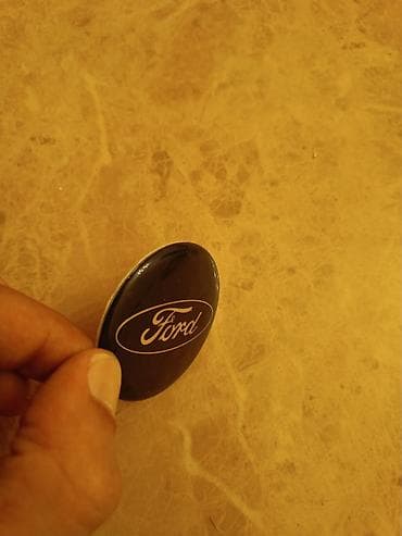 aksesuarlar avto: Ford loqolu yapışqan emblem (badge) - Rəng: qara fon üzərində gümüşü — 3