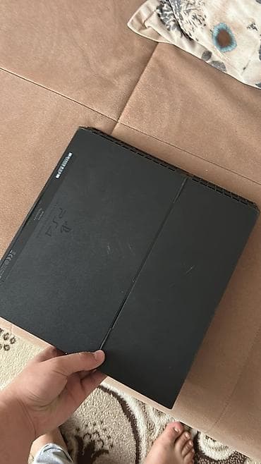 Sony PlayStation 4 (PS4) – orijinal “Fat” model Xüsusiyyətlər: -500GB