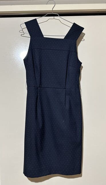 Mango Qadın Göy rəngdə qısa don Bel xətti yığılmış formadadır, ətək