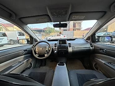 toyota sienta: Toyota Prius (2-ci nəsil) – tam hibrid liftbek. Xüsusiyyətlər: - — 5