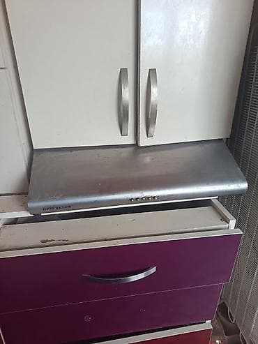Mətbəx mebel dəsti və aspirator moykasida var. Paneldən hazirlanib -