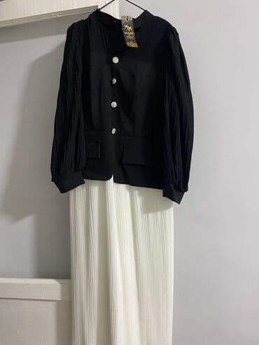 женские хлопковые костюмы: Qara və ağ rənglərdə olan bu qadın kostyumu qəşəng və müasir görünüş — 1