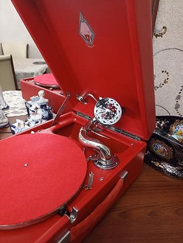 Velosiped ehtiyyat hissələri: Qırmızı portativ qrammofon – mexaniki yaylı - Korpus: qapaqlı — 4