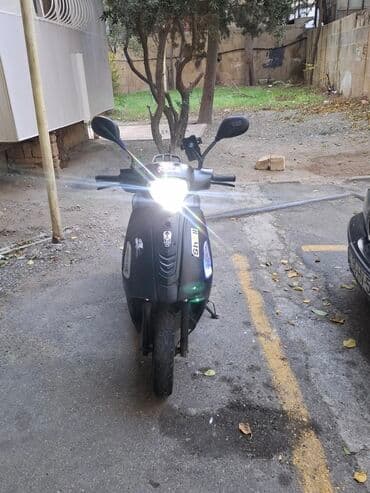 Мопеды, скутеры: Şəhər daxilində rahat və qənaətcil hərəkət üçün kompakt skuter — 2