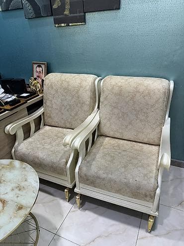 divan ve kreslo: İşlənmiş, Klassik divan, 4 kreslo, Divan, Bazasız, Açılmayan — 2