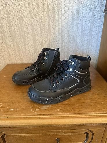 35 razmer, yeni - Model: orta boğaz, kross-bot tipli - Material: süni