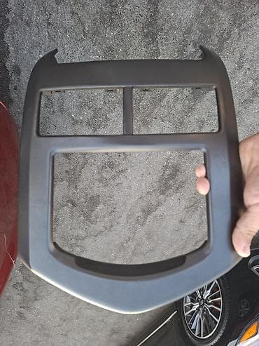 Chevrolet Aveo zavod karbon manitor çərçivəsi