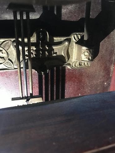 Divar saatları, Mexaniki, Mayatnik