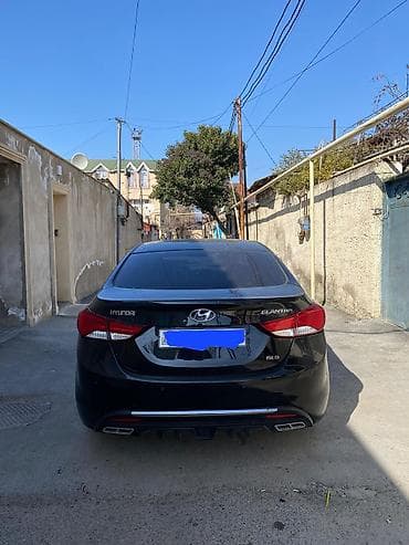 lada vaz 07: Hyundai Elantra: 1.8 l | 2012 il Sedan — 4