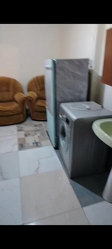 berde kiraye: Kirayə üçün sadə, mebel və məişət texnikası ilə təmin olunmuş otaq — 2