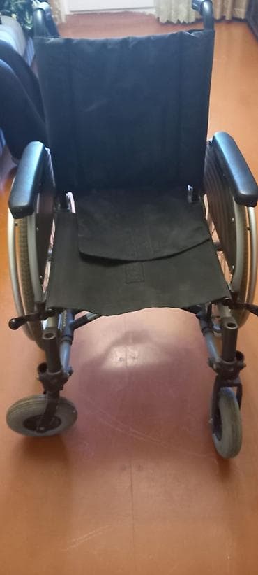 Ottobock əlil arabası - Brend/model: Ottobock (şəkildə arxa hissədə