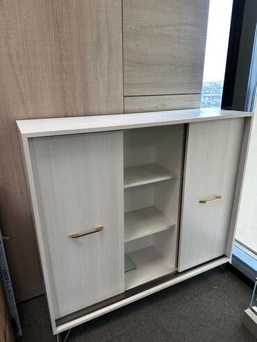 ofis dolab: Ofis mebel dəsti Tərkib: - İş masası: L‑şəkilli, geniş iş səthi. Yan — 4