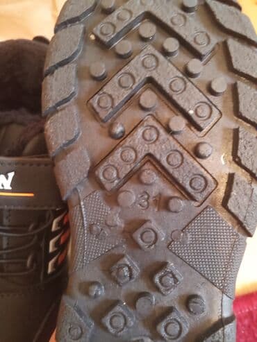 Kişi Geyimləri: QADIN 60 AZN VE USAQ 48AZN GEYINILMEYIB UŞAQ (37 VE 31 RAZMER) VE 5-10 — 8