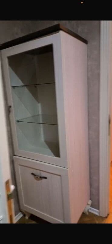 Masalar və oturacaqlar: İşlənmiş, Açılan, 1 qapı Düz dolab, Bufet — 1