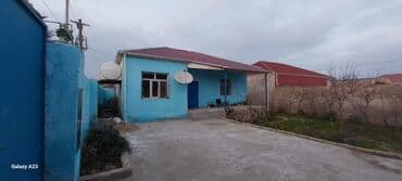 Kirayə evlər: Satılır: həyət evi - Geniş, hasarlı həyət: dəmir darvaza, betonlanmış — 18