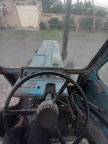 avto karavan: Mavi rəngli təkərli kənd təsərrüfatı traktoru. Texniki xüsusiyyətlər — 3