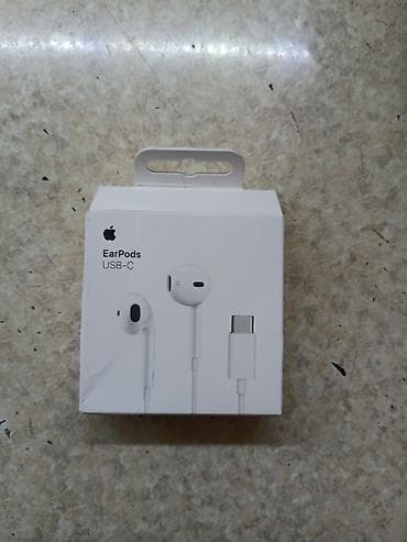 type c qulaqlıq: Apple EarPods (USB‑C) Məhsul təsviri: - Rəsmi Apple EarPods simli — 4
