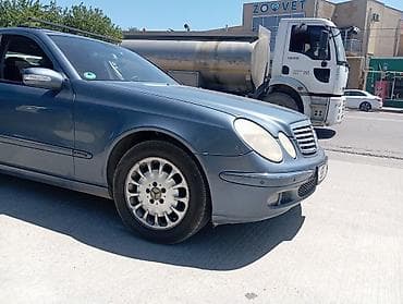 bmw e60 m: Mercedes-Benz 220: 2.2 l | 2005 il Sedan — 4