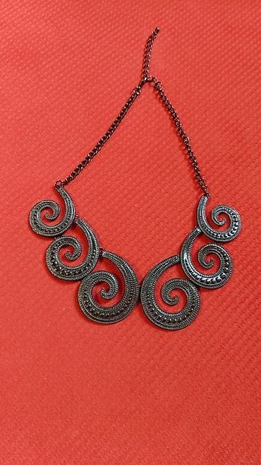 telefon saatlar qiymeti: Qara metal bəzəkli kolye — 2