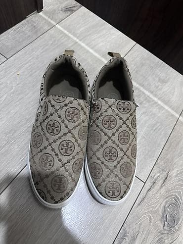 Qadın ayaqqabıları – 2 model 1) Slip-on krossovka/stil ayaqqabısı -