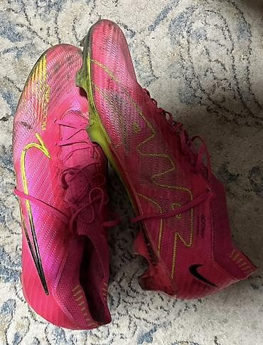 Giryalar: Butslar Nike — 2