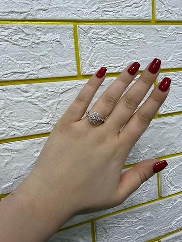 ağ qızılın qiyməti: Uzuk eyyar :585 prob cekisi : 2.65 qram 465m Qolbag eyyar:585prob — 3