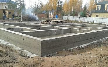 Балконы: Lentali monolit beton qazilmasi işləri görülür ev. fundamental. hasar — 4