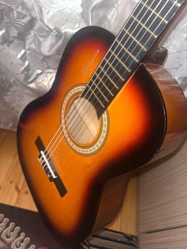 Valencia klassik gitara – sunburst rəng keçidi ilə. Xüsusiyyətlər: -