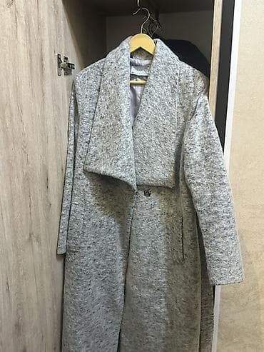 Paltolar: Qadın palto – boz (melanj) rəngdə, uzun kəsim. işlənmişdir, bir neçə — 3
