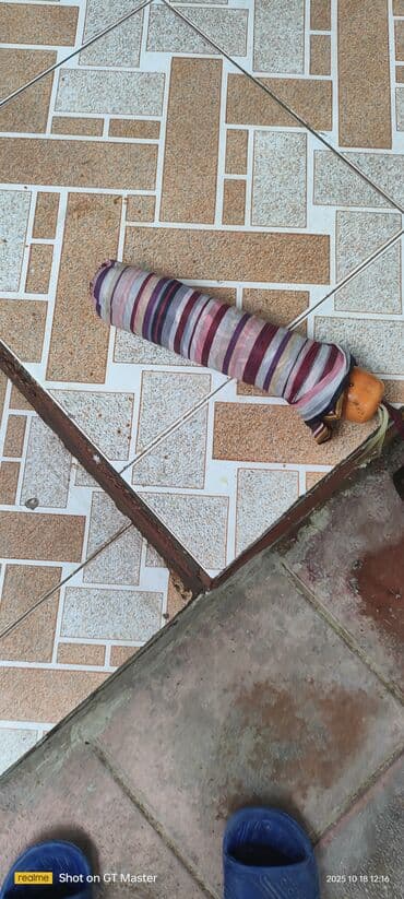 ən gözəl bayraq şəkilləri: Zolaqlı naxışlı, çoxrəngli çətir. Bu çətir yağışdan və günəşdən — 2