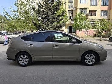 hyundai satilir: Toyota Prius (2-ci nəsil) hibrid hetçbek - Qizili rəng, 5 qapı - — 2