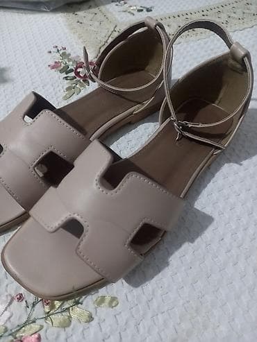 Qadın üçün zərif sandal - Rəng: bej/nude - Dizayn: kvadrat burun, üst lalafo.az -da Qadın üçün zərif sandal - Rəng: bej/nude - Dizayn: kvadrat burun, üst