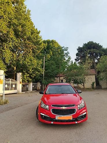 cruze diffuser: Chevrolet Cruze sedan – qırmızı rəng, benzinlə işləyən önötürücülü — 9