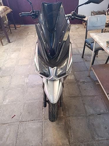 16 tekerler: Freedom Jet 49 skuter Xüsusiyyətlər: - Kuzov rəngi: gümüşü/qara — 4