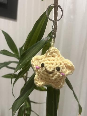 Amigurumi ulduz açarlıq - Material: yumşaq akril sapla əl ilə