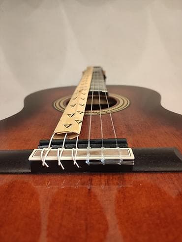 sitki: Classical guita model:valencia vc262csb top: sitka spruce — 2