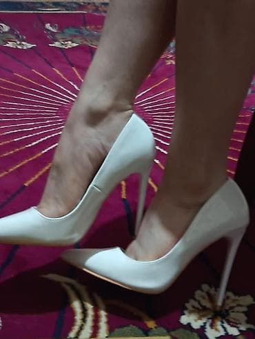 setka ayaqqabı: Ağ rəngli qadın tuflisi – klassik “stiletto” model - Material: parlaq — 1