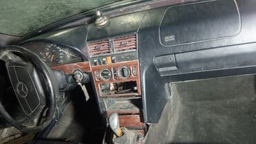 mercedesbenz w211: Mercedes-Benz C-Class: 2.2 l | 1995 il Sedan — 6