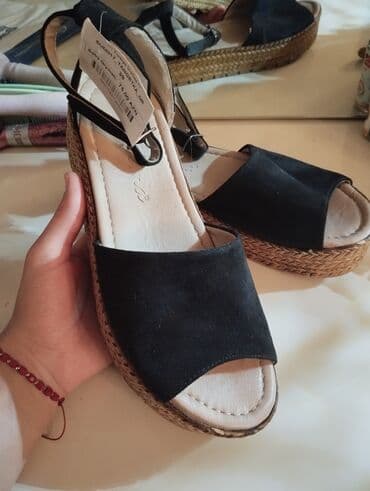женские босоножки черные на тракторной подошве: Ölçü: 39, rəng - Qara, Yeni — 1