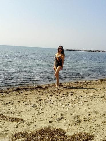 Ətəklər: Qadınlar üçün birhissəli mayo - Dizayn: Qara rəngdə, ön hissədə — 1