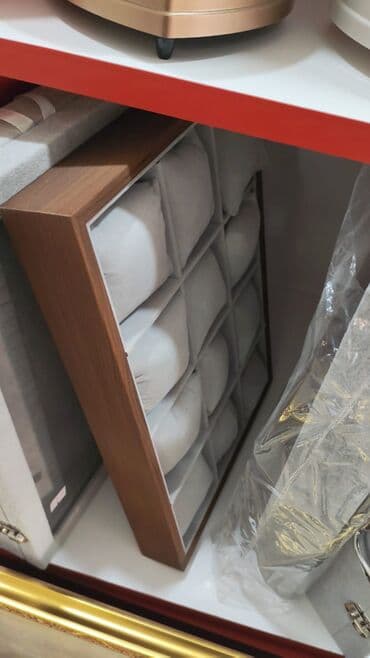 məktəb partası: 6 ededli dəri saat.qâblari 35 AZN.qehveyi dördbucaqli 50 azn. 10 — 8