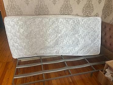 klass mebel: Tək nəfərlik döşək və metal çarpayı çərçivəsi - Ölçü: təxmini 90×190 — 1
