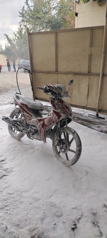 Model: Şəhər istifadə üçün yüngül və çevik skuter-tip motosiklet