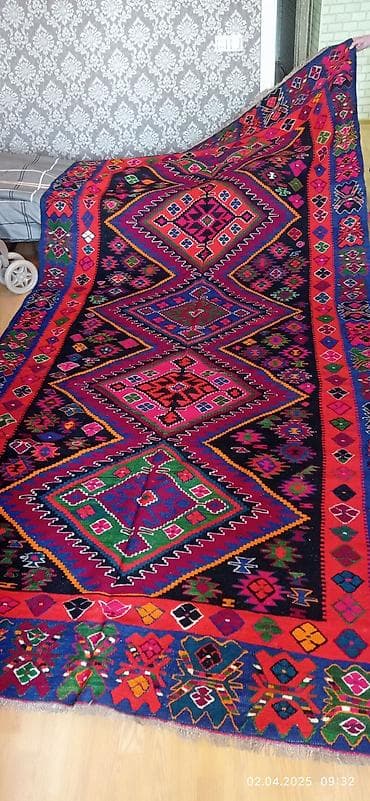 ucuz gitara satisi: Qedim el ile hanida toxunma kilimdir.3*4 ölçüdədir.1 esr yarim yasi — 2