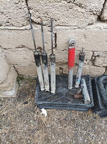 Aksesuarlar və tüninq: Satlllr. İşləy vəziyətdə Mersedes. Ceska yeşka dörd göz Mersedes — 4