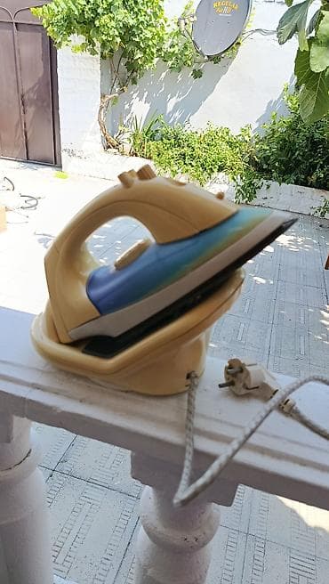 Simsiz/naqilsiz baza ilə buxarlı ütü - Doldurma bazalı (cordless)