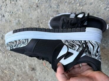 ayakkabı: Yenidir Geyinilməyib Ölçüsü böyük olduğu üçün satılır Qiymət sondur — 2